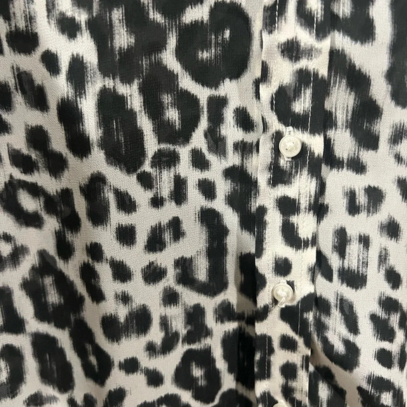 Leopard print Guess blouse size small,open back - Picture 6 of 6